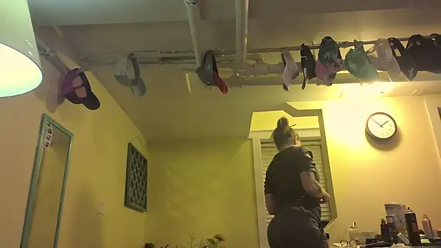 MaddisonX online show from 12/01/25, 06:51