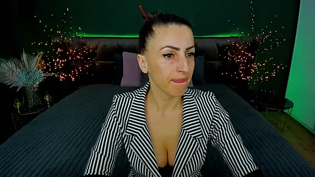 Rebecca Diamond online show from 03/18/25, 06:36