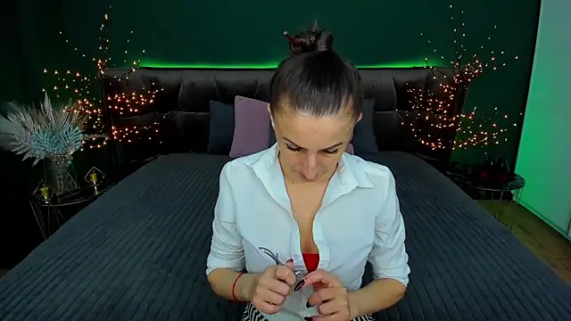 Rebecca Diamond online show from 03/20/25, 09:15