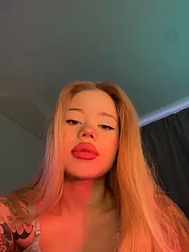 curchez  online show from 12/18/24, 10:24