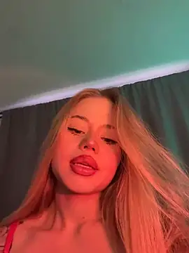 curchez  online show from 02/10/25, 08:31