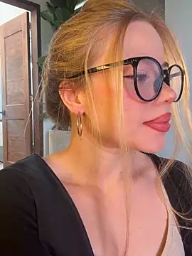 curchez  online show from 03/31/26, 08:09