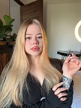 curchez  online show from 04/20/26, 08:54