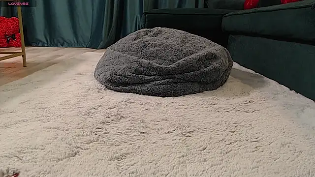 natasha-bigas online show from 11/22/25, 08:30