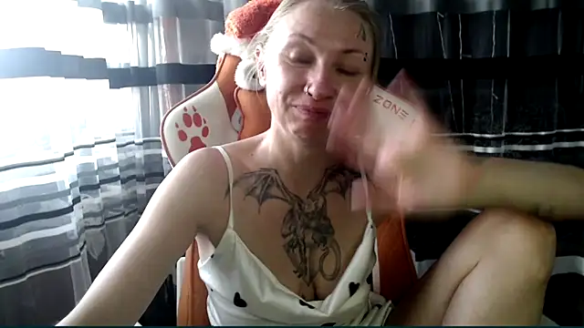 Snapshot of cold_lollipop chatting on 05/12/26, 06:43 cold lollipop online show from 05/12/26, 06:43