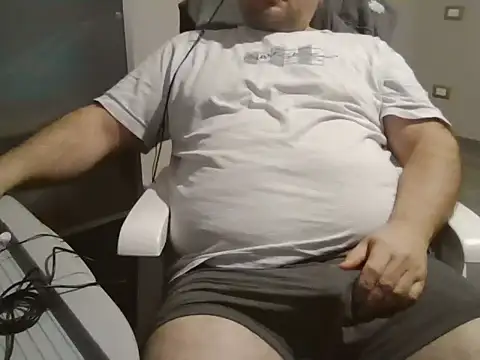 Snapshot of iron_boy80 chatting on 02/17/25, 09:46 iron boy80 online show from 02/17/25, 09:46