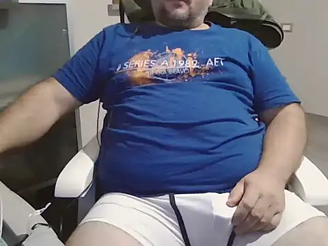 Snapshot of iron_boy80 chatting on 09/20/25, 07:42 iron boy80 online show from 09/20/25, 07:42