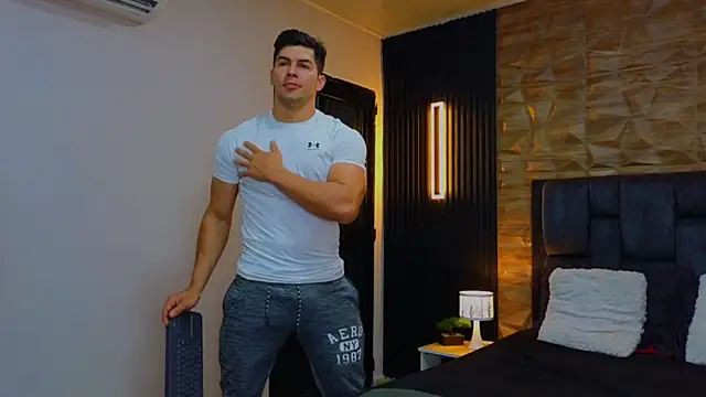 FelipeAndMarcello3 online show from 02/12/25, 11:09