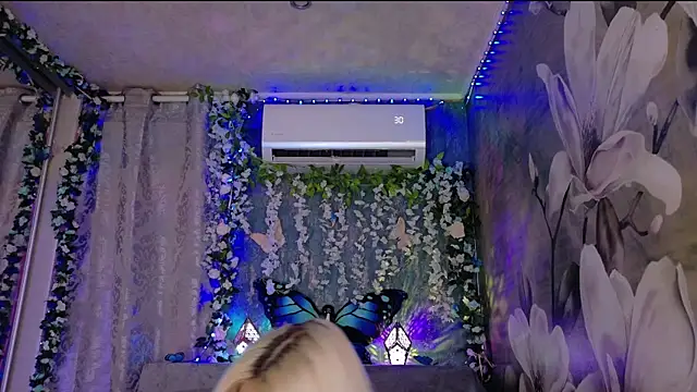 Snapshot of LexY- chatting on 02/17/25, 08:58 LexY- online show from 02/17/25, 08:58