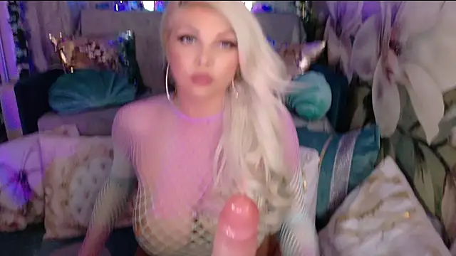 Snapshot of LexY- chatting on 03/17/25, 08:51 LexY- online show from 03/17/25, 08:51