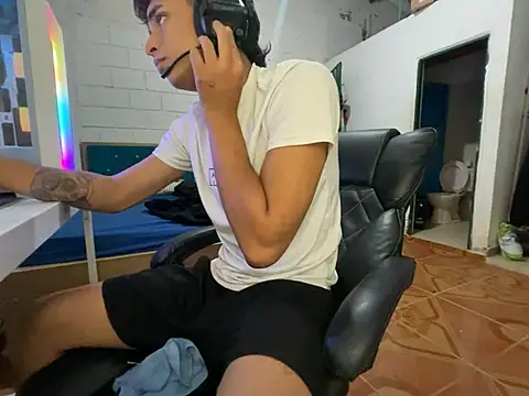 Max TheHorseDick online show from 04/17/26, 04:10