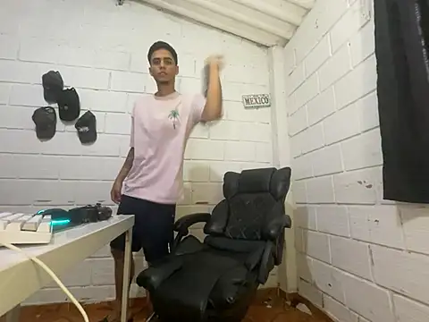 Max TheHorseDick online show from 06/05/26, 07:19