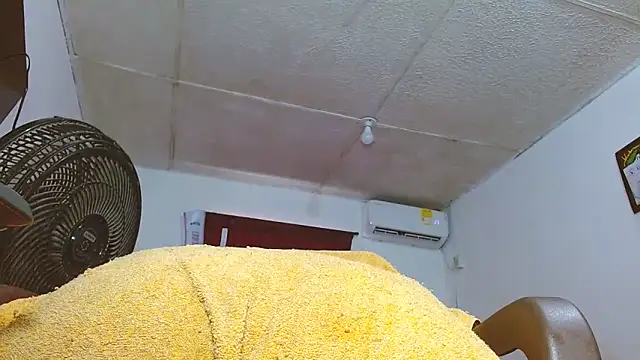 Snapshot of THAKIANYSBIGCOCK chatting on 03/21/25, 04:29 THAKIANYSBIGCOCK online show from 03/21/25, 04:29