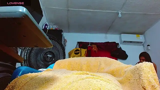 Snapshot of THAKIANYSBIGCOCK chatting on 10/23/25, 06:39 THAKIANYSBIGCOCK online show from 10/23/25, 06:39