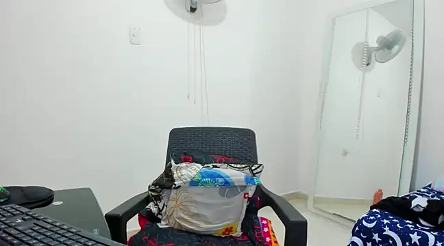 Snapshot of HUGEBOOBS_MILF chatting on 12/28/24, 05:02 HUGEBOOBS MILF online show from 12/28/24, 05:02