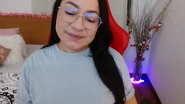 lucy luu  online show from 01/04/25, 05:26