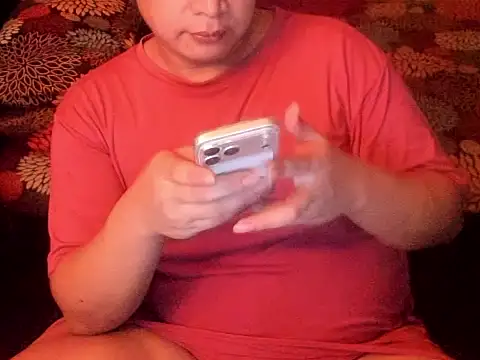 Snapshot of BEMYPROPERTYx chatting on 12/22/25, 12:46 BEMYPROPERTYx online show from 12/22/25, 12:46