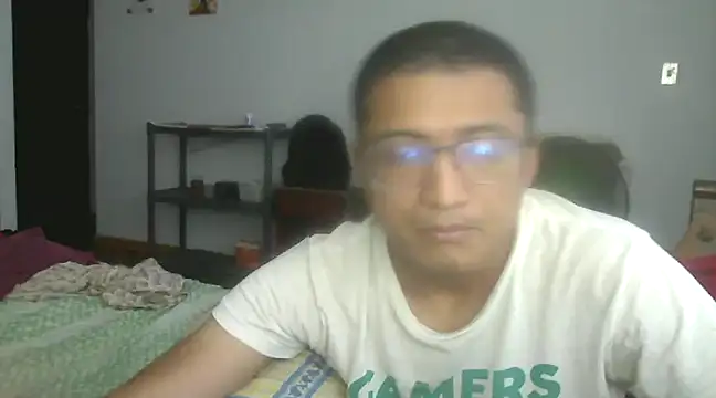 Snapshot of Mghty-cockl88 chatting on 01/10/25, 09:53 Mghty-cockl88 online show from 01/10/25, 09:53