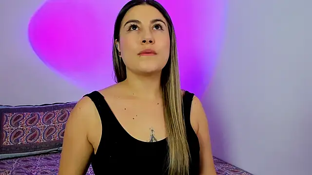 amelie collins online show from 03/21/25, 09:01