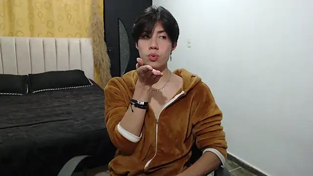 Snapshot of Elio-cam chatting on 12/23/24, 08:44 Elio-cam online show from 12/23/24, 08:44