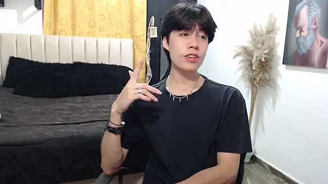 Snapshot of Elio-cam chatting on 05/08/26, 01:11 Elio-cam online show from 05/08/26, 01:11