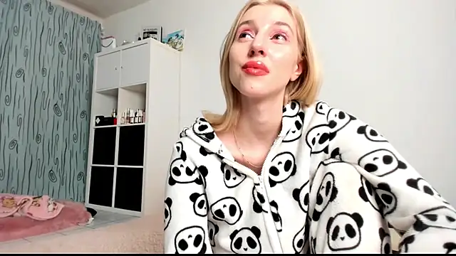 KenzieDawton online show from 01/27/25, 05:14