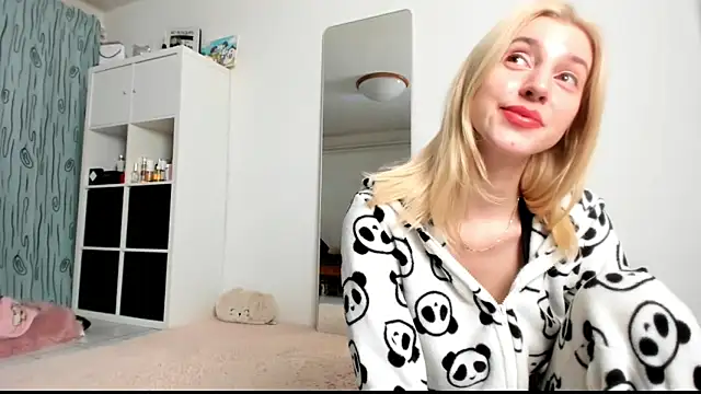 KenzieDawton online show from 01/31/25, 05:19