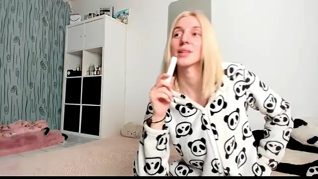 KenzieDawton online show from 02/26/25, 06:32