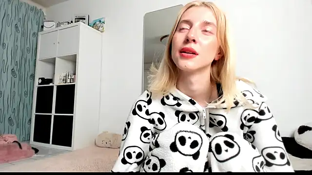 KenzieDawton online show from 03/15/25, 04:57