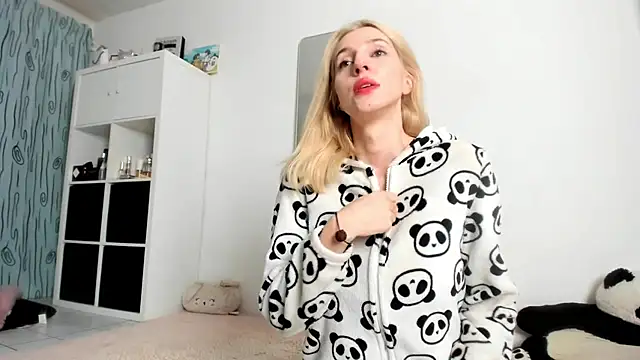 KenzieDawton online show from 10/05/25, 08:01