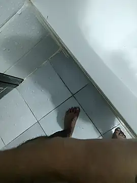 Snapshot of mc8k35MGadbuhPr chatting on 10/24/25, 06:04 mc8k35MGadbuhPr online show from 10/24/25, 06:04