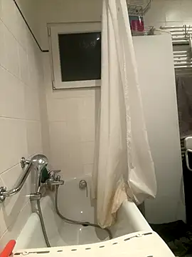 Snapshot of shehandme chatting on 10/05/25, 02:59 shehandme online show from 10/05/25, 02:59