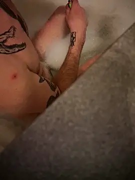 Snapshot of shehandme chatting on 02/24/26, 01:25 shehandme online show from 02/24/26, 01:25