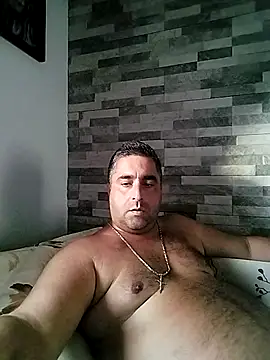 ADRIAN ADI40 online show from 10/04/25, 02:37