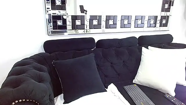 Snapshot of NatyTaylor chatting on 11/14/25, 08:07 NatyTaylor online show from 11/14/25, 08:07