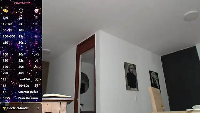Snapshot of Ferotica_mistress chatting on 12/15/24, 07:24 Ferotica mistress online show from 12/15/24, 07:24