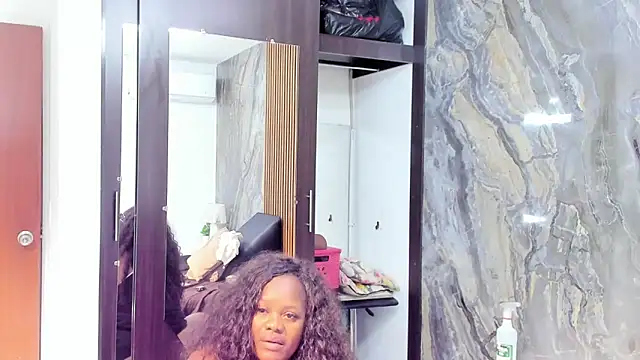 LauraSaenz01 online show from 03/09/25, 04:11