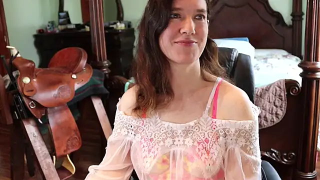 Snapshot of thornburyrose chatting on 03/15/25, 07:16 thornburyrose online show from 03/15/25, 07:16