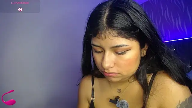 ChantalPetit online show from 07/12/26, 12:07
