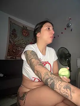 kiaraglam2 online show from 11/08/25, 01:11