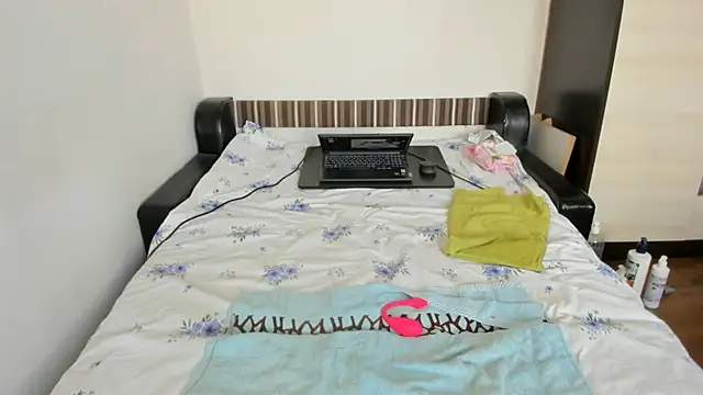 sweet-tinqerbell online show from 09/19/25, 07:21