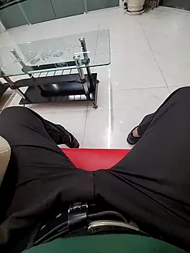 chaunguyen1993 online show from 12/16/25, 10:42