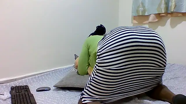 sweetelle09 online show from 04/19/26, 07:38