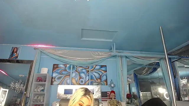 ADRIANNA FOX online show from 04/22/26, 05:21