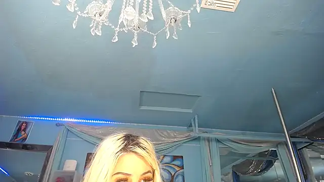 ADRIANNA FOX online show from 04/23/26, 04:24