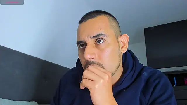 jhonyalzate2 online show from 03/01/25, 11:37