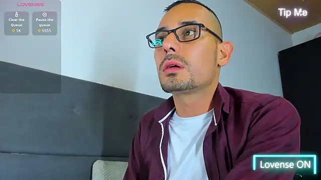 jhonyalzate2 online show from 09/30/25, 03:33