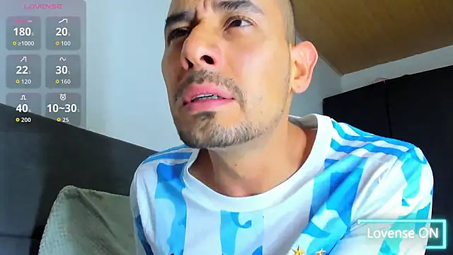 jhonyalzate2 online show from 11/12/25, 03:18