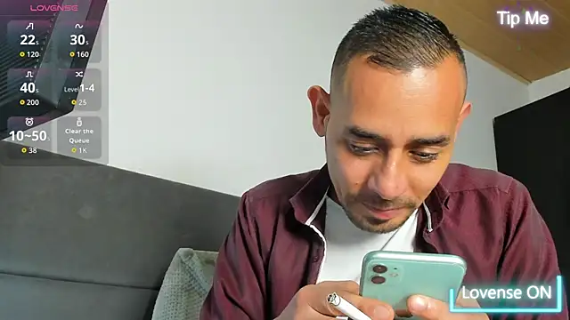 jhonyalzate2 online show from 04/21/26, 03:35