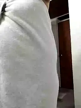 Snapshot of Vicky_Rosse chatting on 12/05/24, 03:28 Vicky Rosse online show from 12/05/24, 03:28